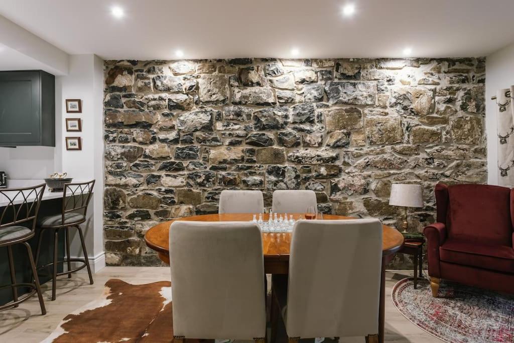 One The Stables At Corrstown Village Portrush Extérieur photo